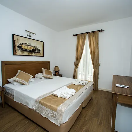 Le Chance & Αλικαρνασσός